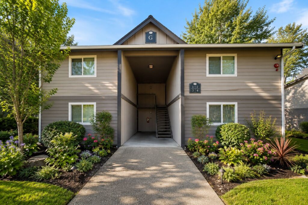Apartment building at Sherwood Glen in Olympia
